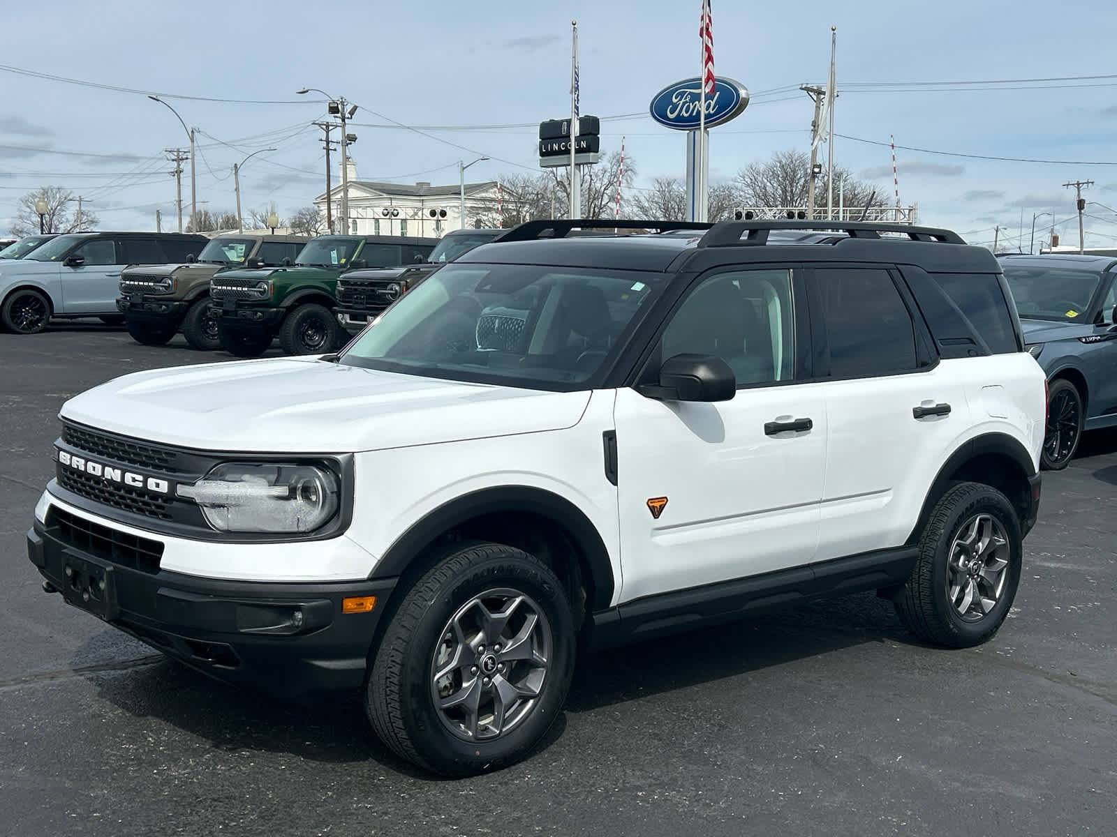 Used 2022 Ford Bronco Sport Badlands image 2