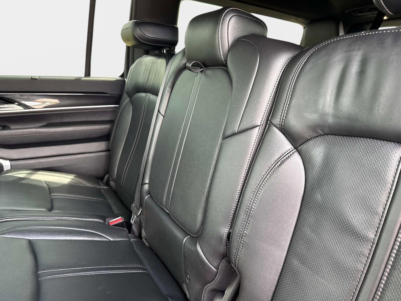 Used 2023 Jeep Wagoneer 4WD w/ Convenience Group I image 13
