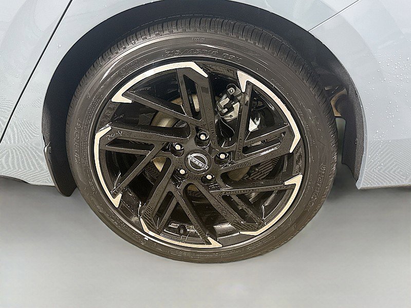 New 2026 Nissan Sentra SR w/ SR Premium Package FWD image 30
