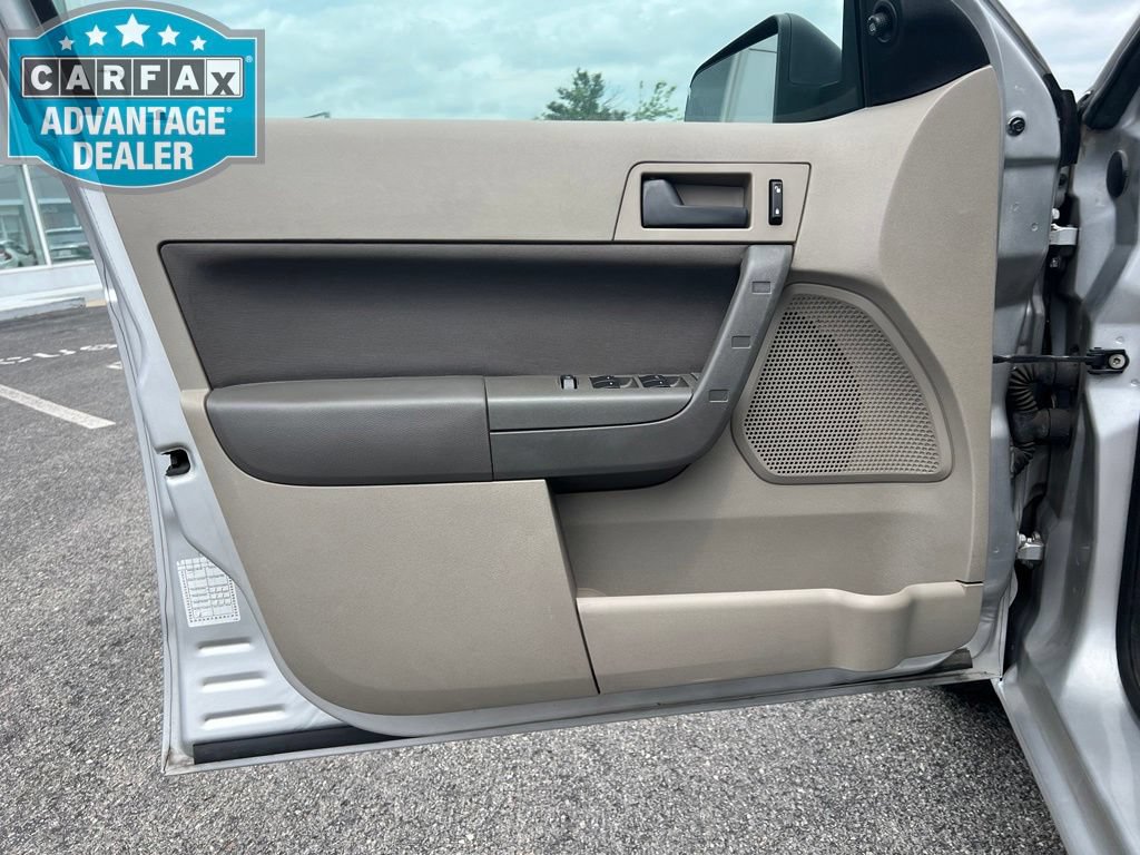 Used 2009 Ford Focus SE FWD image 8