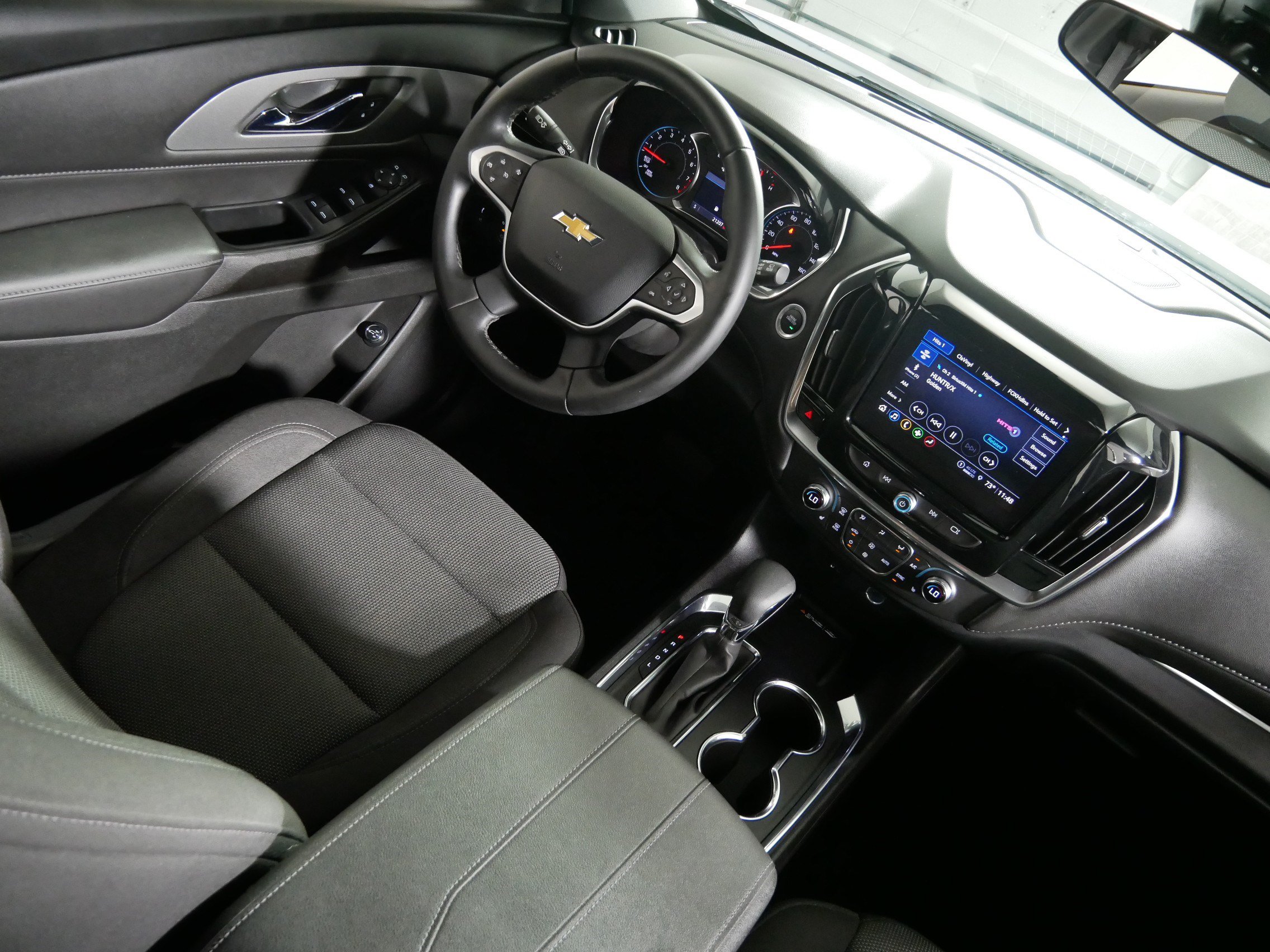 Used 2023 Chevrolet Traverse LT FWD image 9