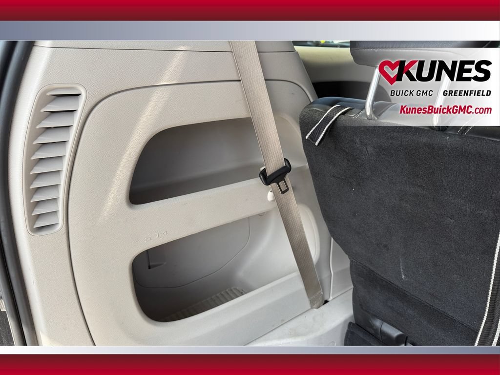 Used 2023 Chrysler Pacifica Touring-L FWD image 31