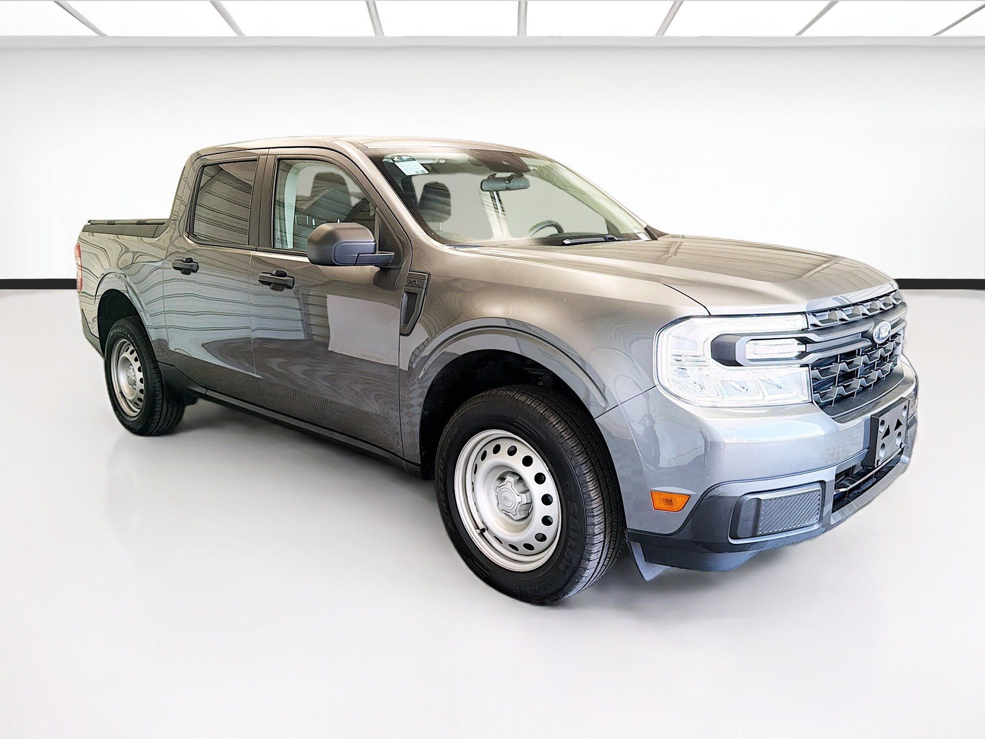 Used 2023 Ford Maverick XL FWD image 3
