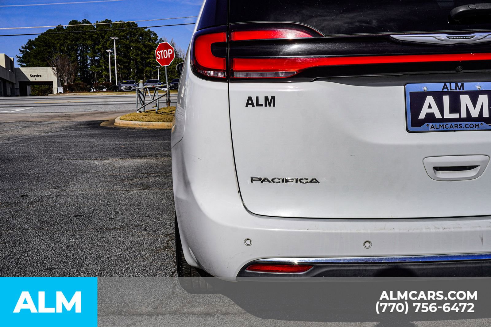 Used 2023 Chrysler Pacifica Touring-L image 17