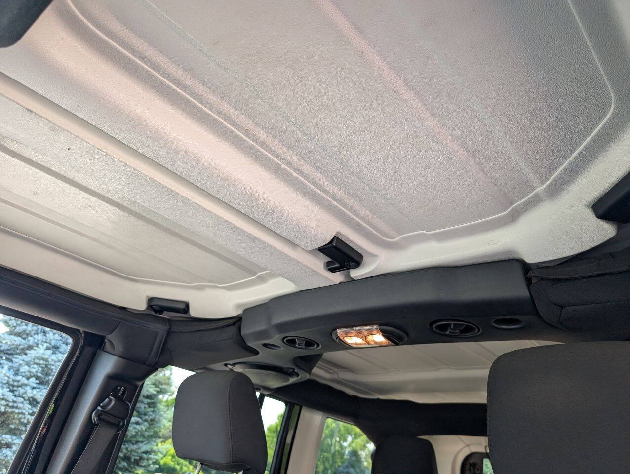 Used 2012 Jeep Wrangler Unlimited Sahara w/ Connectivity Group AWD/4WD image 16