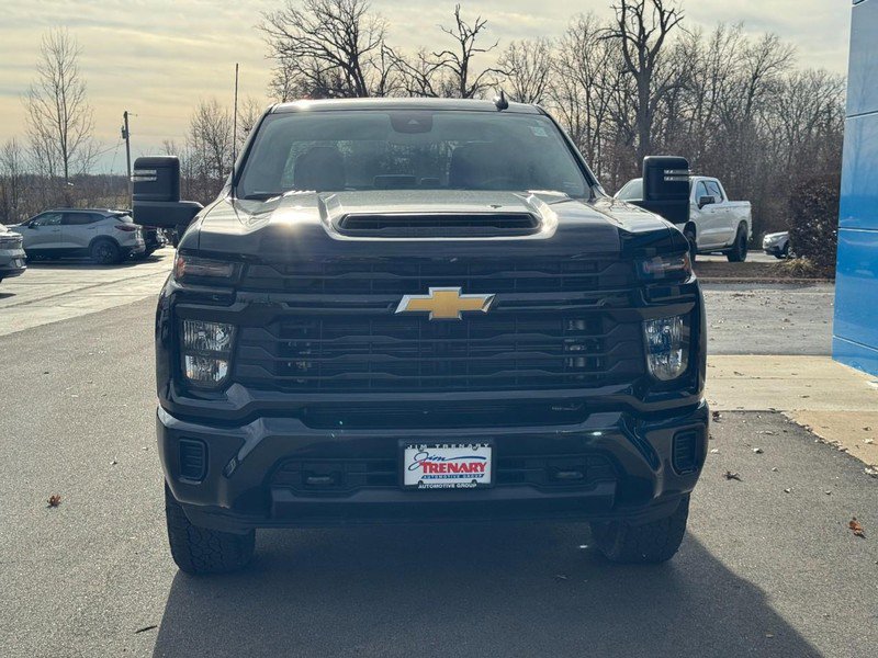 Used 2024 Chevrolet Silverado 2500 Custom w/ Custom Value Package image 9