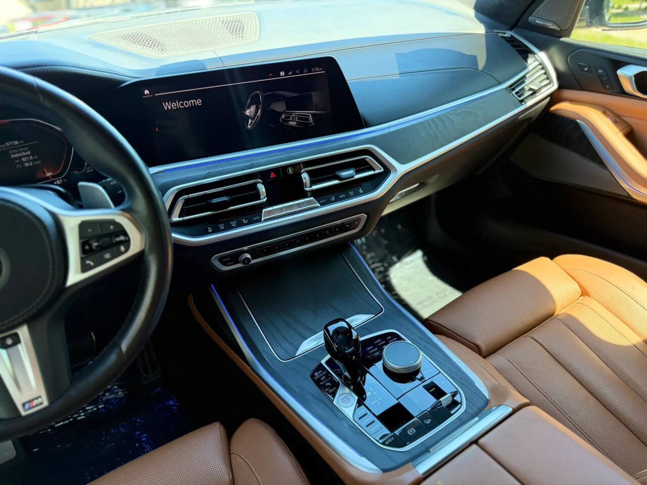 Used 2021 BMW X7 M50i w/ Dynamic Handling Package AWD/4WD image 21