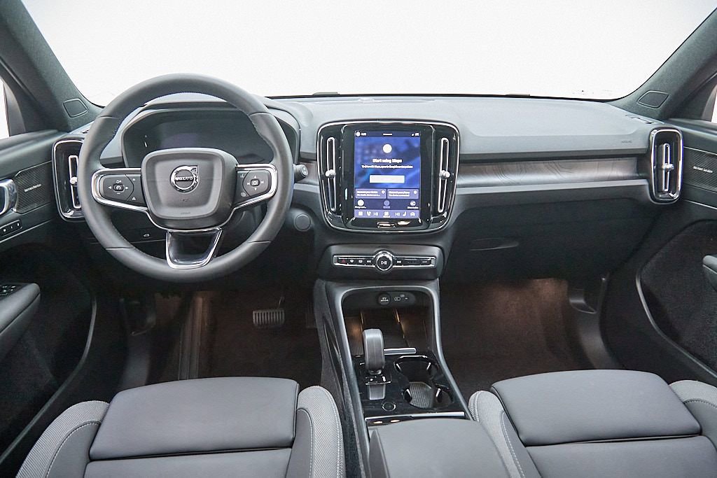 Certified 2023 Volvo XC40 Recharge Ultimate image 24