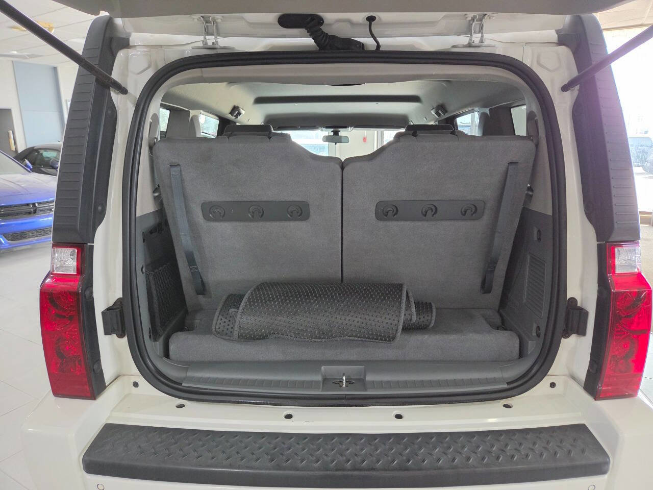 Used 2007 Jeep Commander Sport image 23