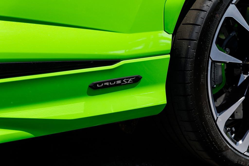 Used 2025 Lamborghini Urus SE image 15