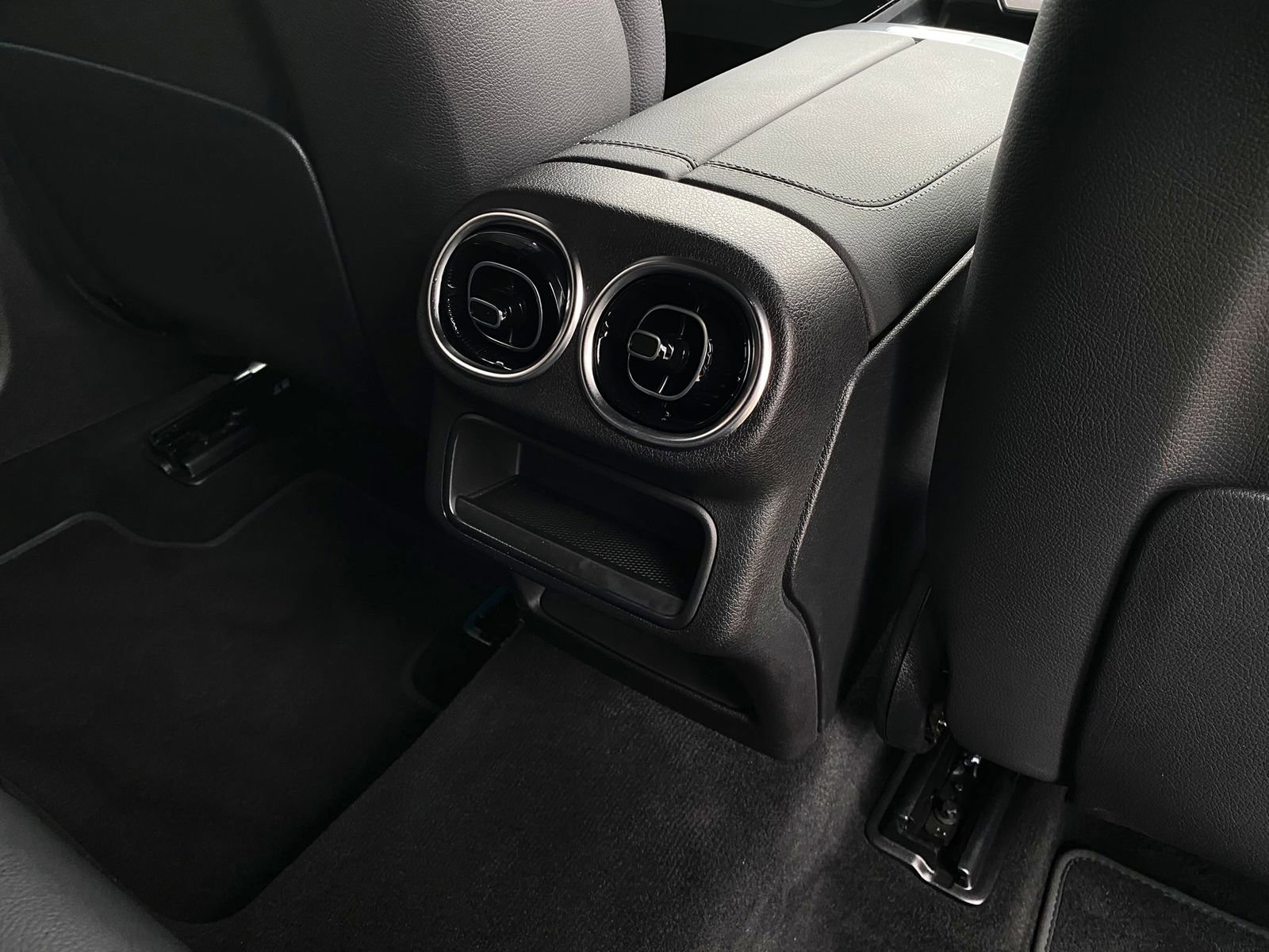 Used 2025 Mercedes-Benz GLC 300 image 29