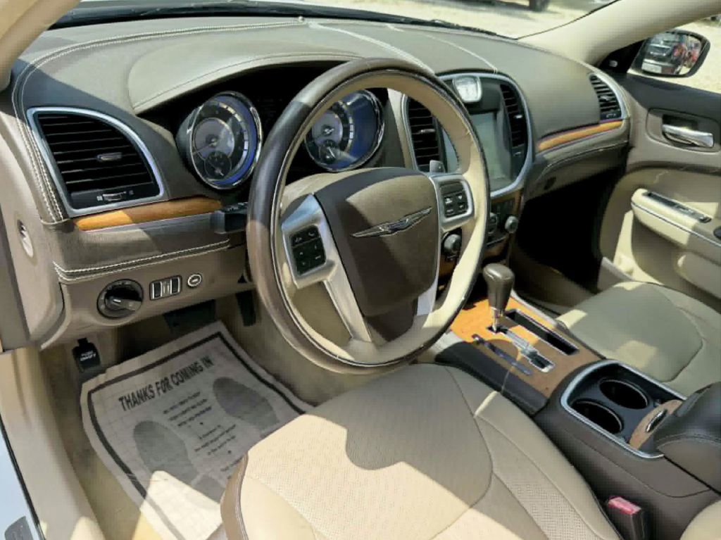 Used 2012 Chrysler 300 C Luxury Series image 10