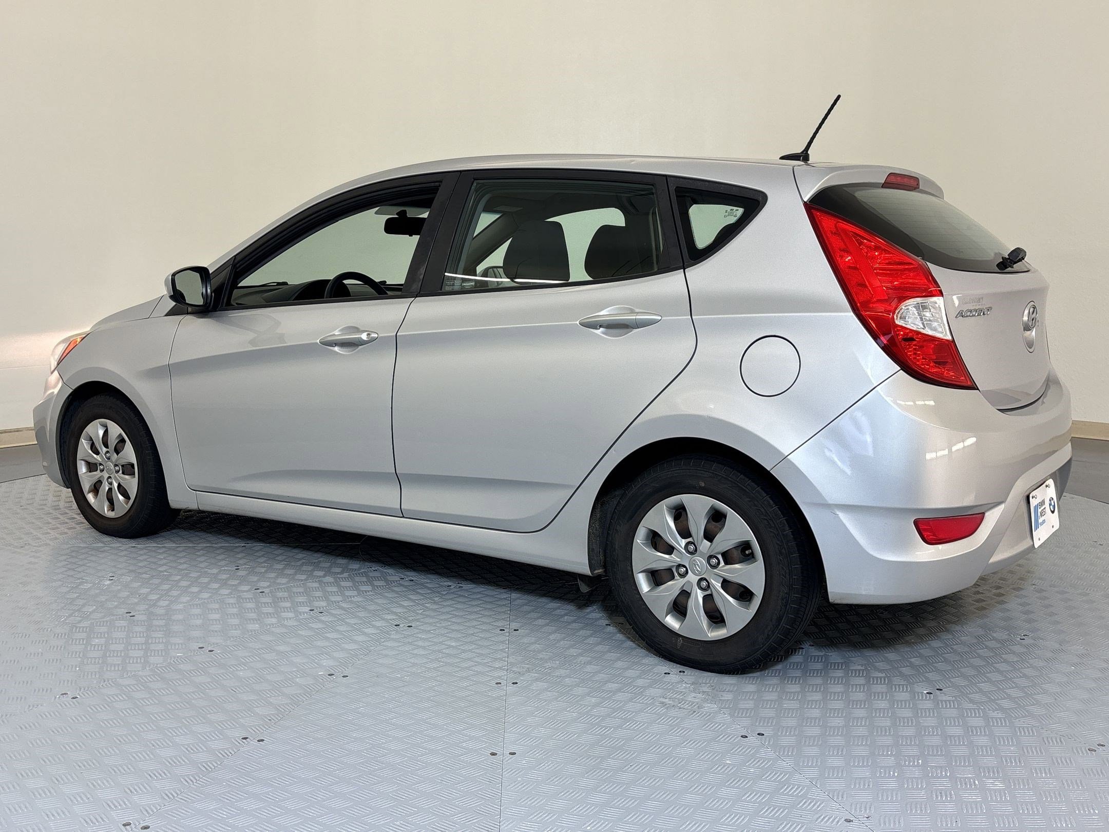 Used 2017 Hyundai Accent SE FWD image 3