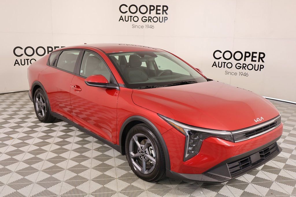 Used 2025 Kia K4 LXS image 1