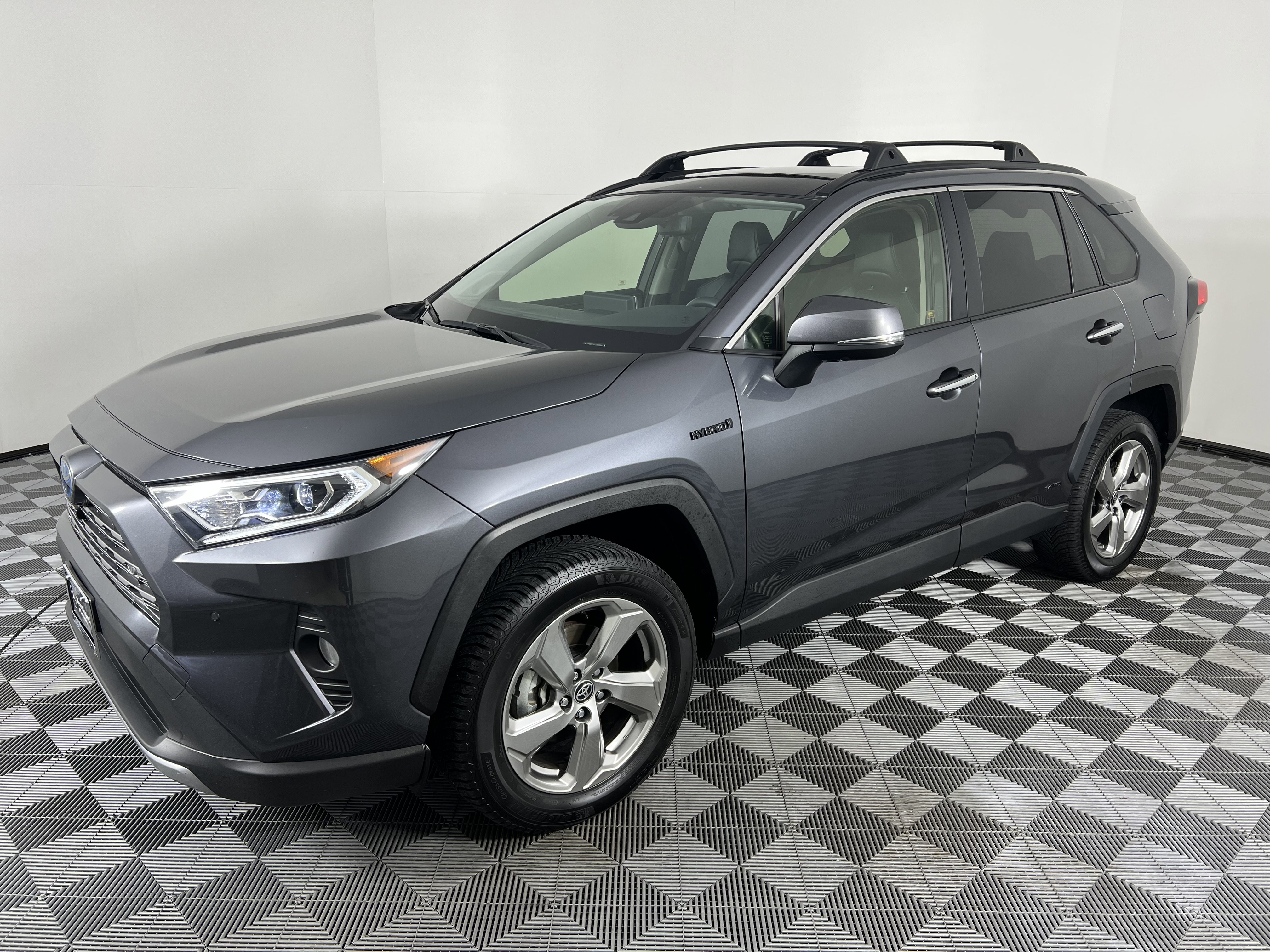 Used 2020 Toyota RAV4 Limited image 8