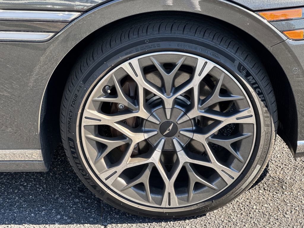 Used 2025 Genesis G90 3.5T image 12