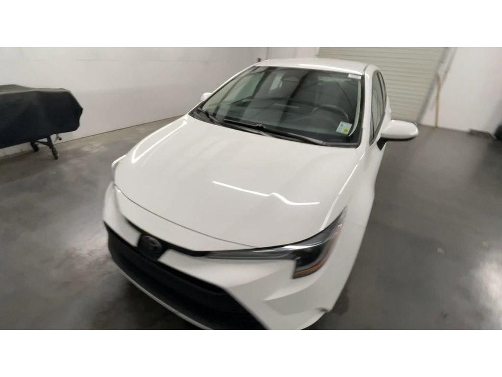 Used 2023 Toyota Corolla LE image 4