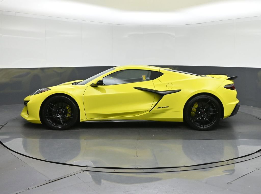 Used 2023 Chevrolet Corvette Z06 RWD image 4