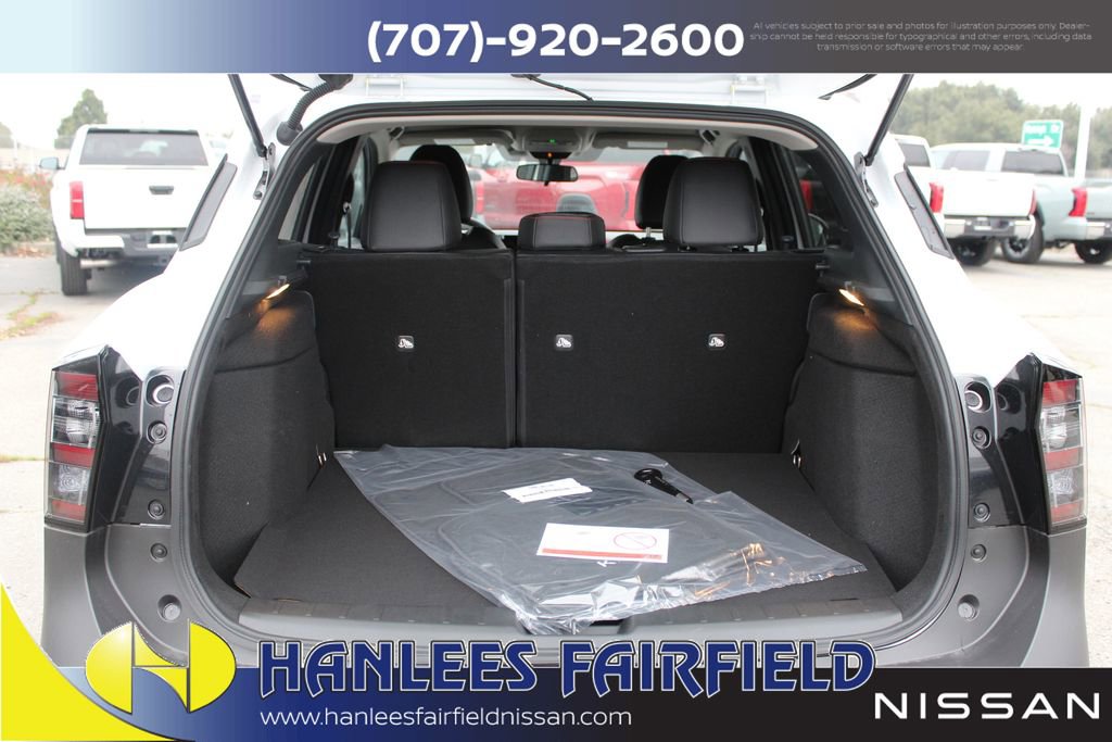New 2026 Nissan Kicks SR w/ Cold Weather Package AWD/4WD image 10