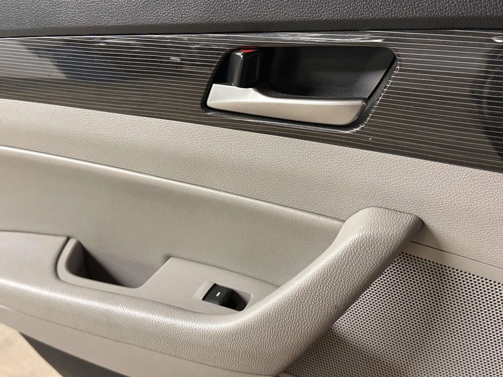 Used 2019 Hyundai Sonata Limited FWD image 23