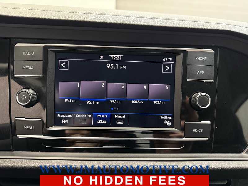 Used 2024 Volkswagen Jetta SE FWD image 22