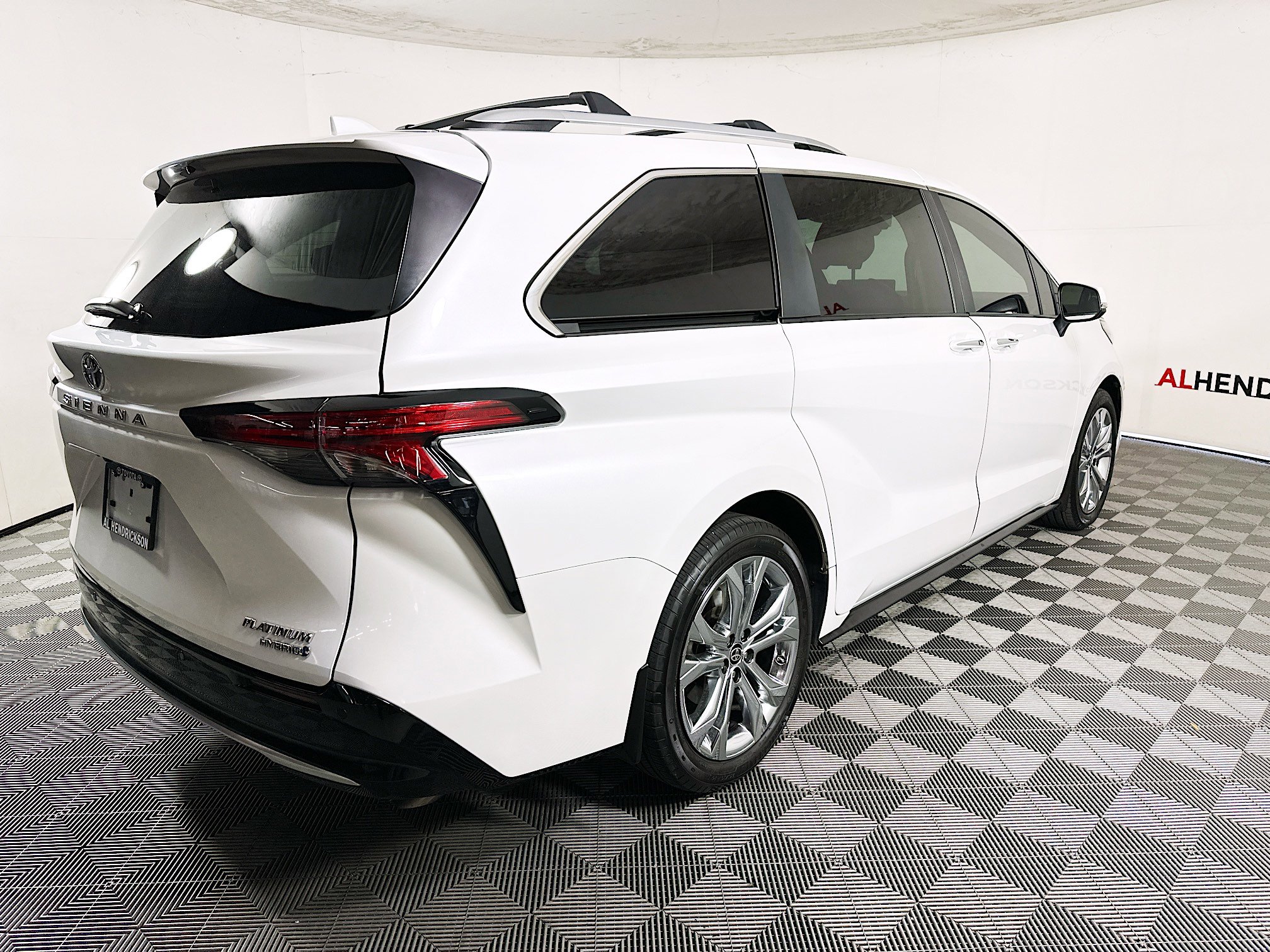 Certified 2024 Toyota Sienna Platinum image 3