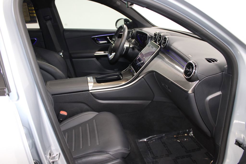 Used 2024 Mercedes-Benz GLC 300 4MATIC image 27