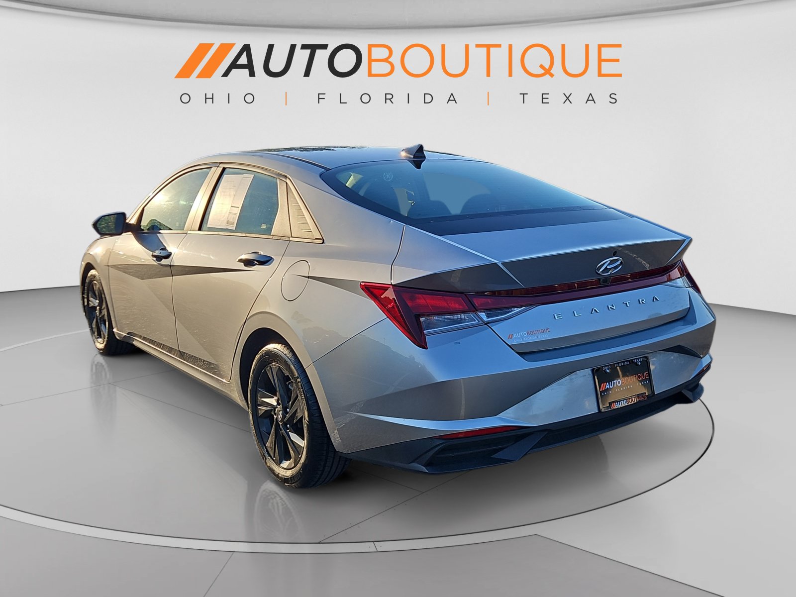 Used 2021 Hyundai Elantra SEL w/ Convenience Package FWD image 3