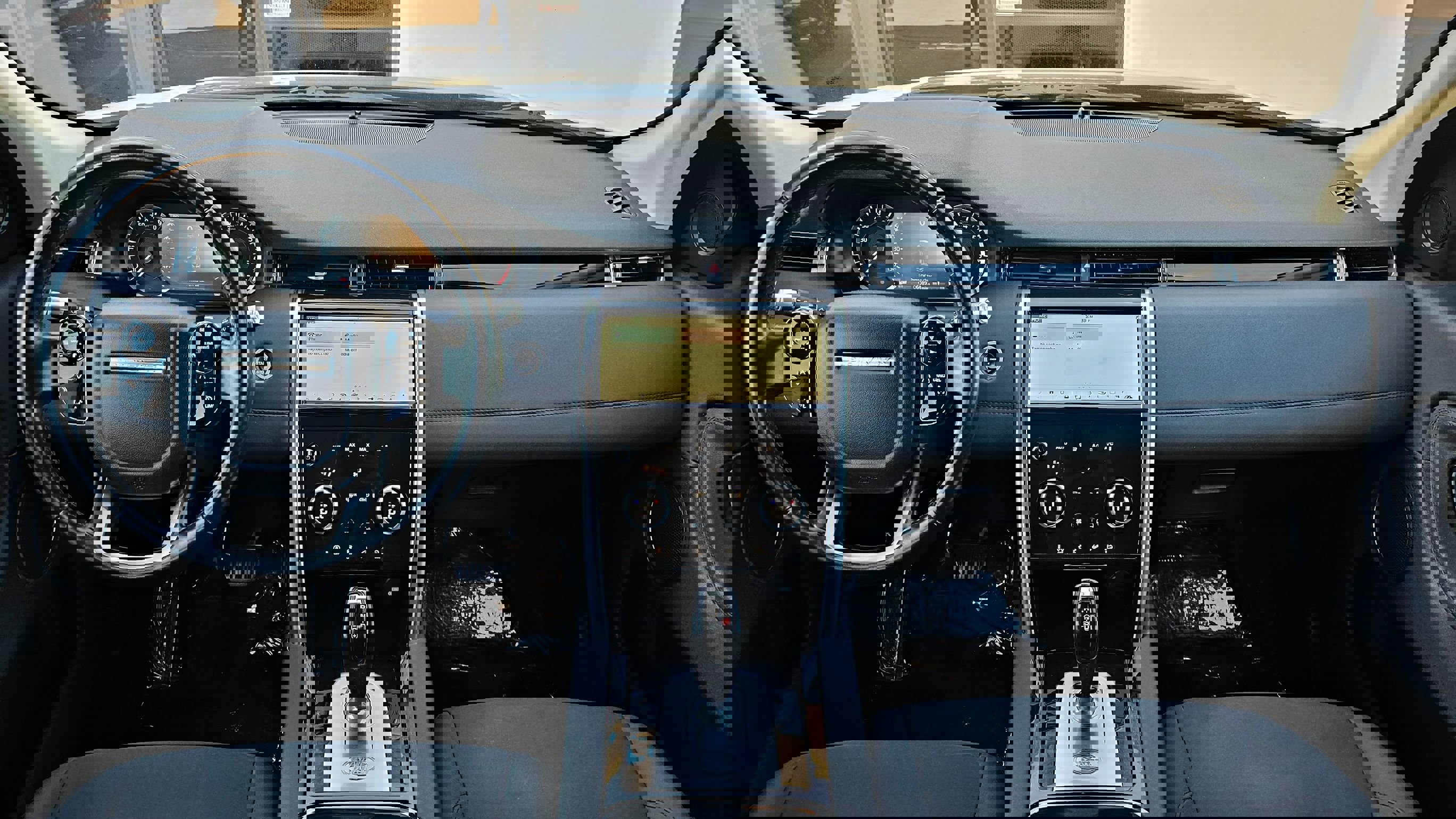 Used 2020 Land Rover Discovery Sport image 21