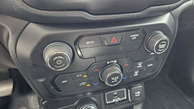Used 2020 Jeep Renegade Altitude AWD/4WD image 19
