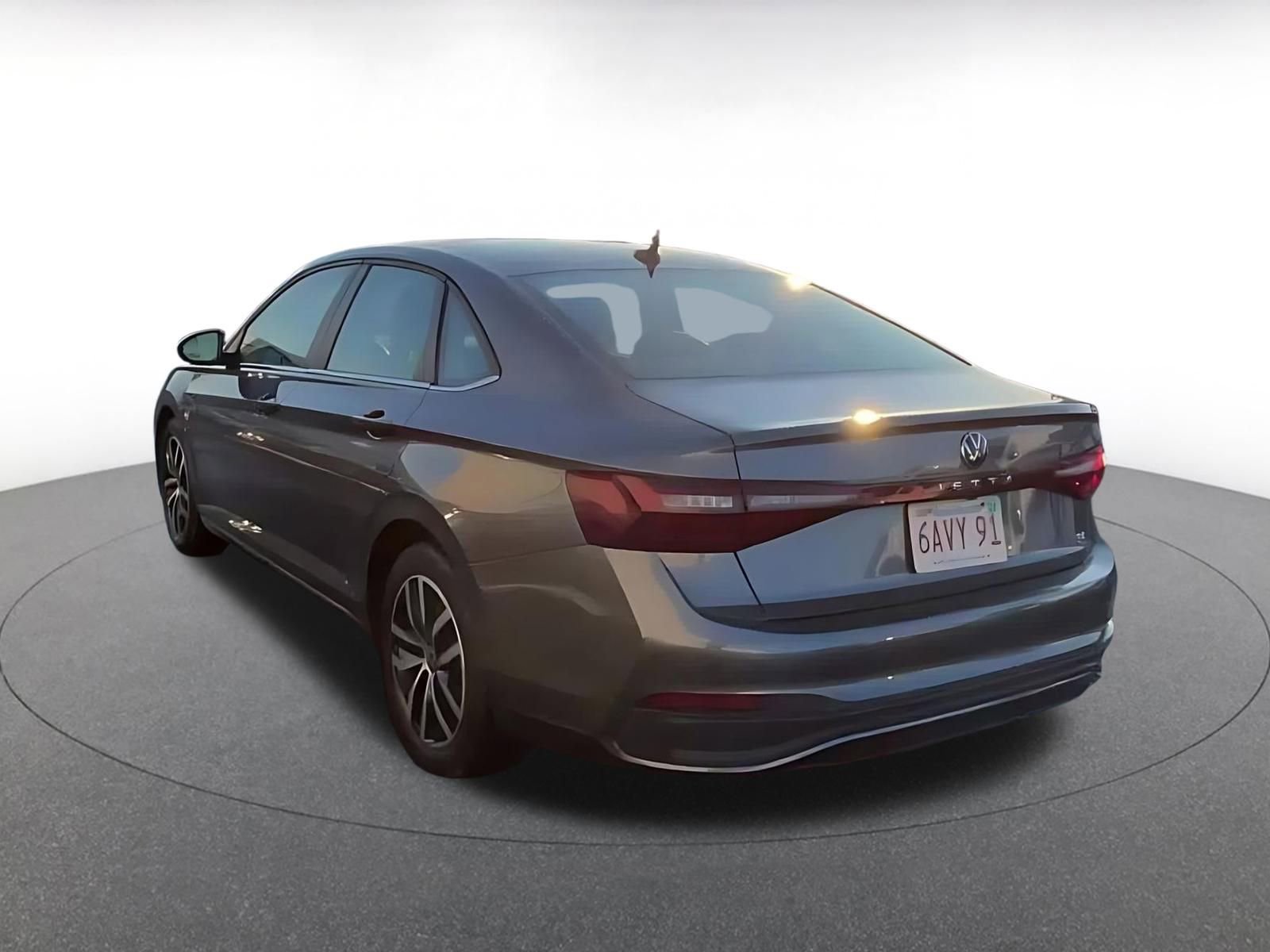 Used 2025 Volkswagen Jetta SE image 11