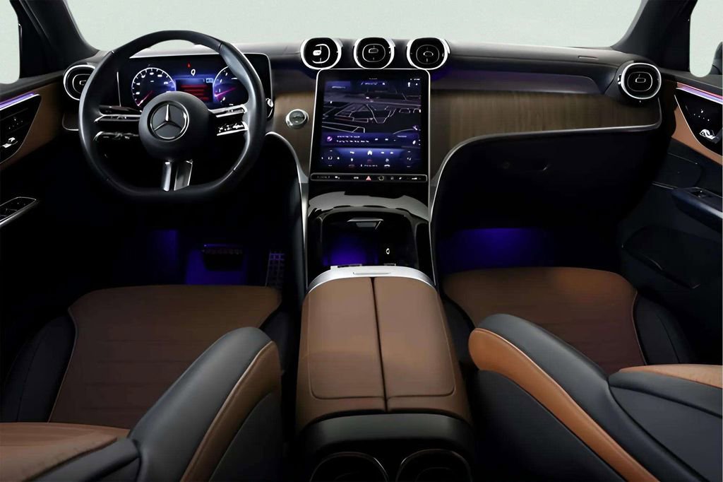 Used 2024 Mercedes-Benz GLC 300 4MATIC image 43