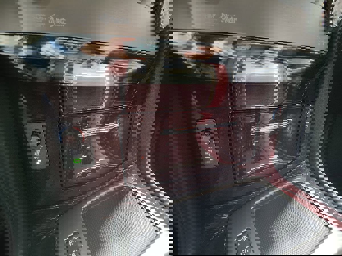 Used 2015 Lexus LX 570 4WD w/ Luxury Package image 39