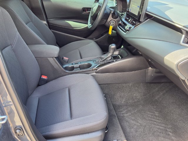 Used 2025 Toyota Corolla LE FWD image 17
