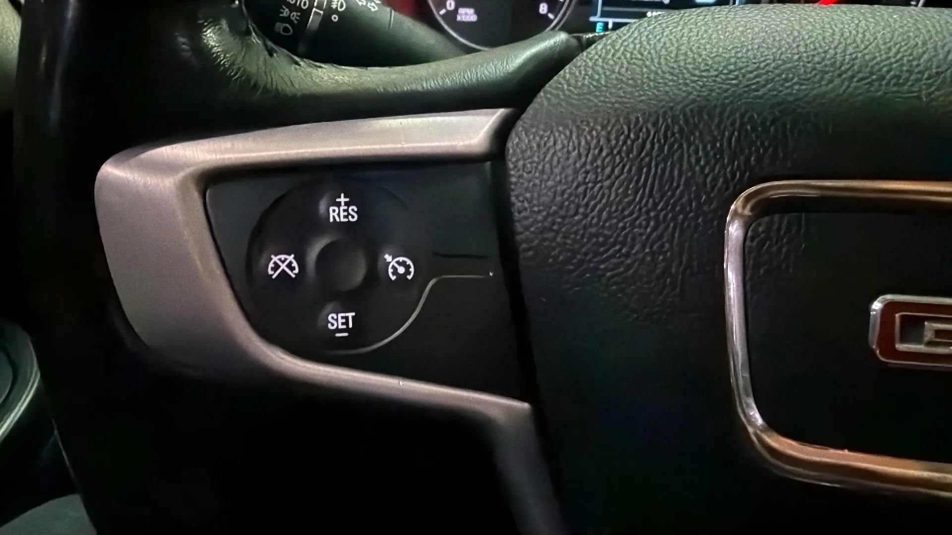 Used 2019 GMC Acadia SLT w/ LPO, Floor Liner Package FWD image 12