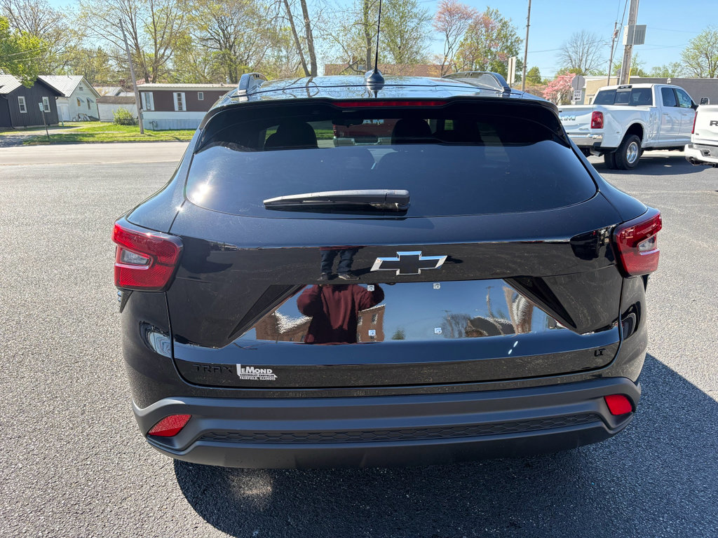 New 2026 Chevrolet Trax LT w/ Midnight Edition image 3