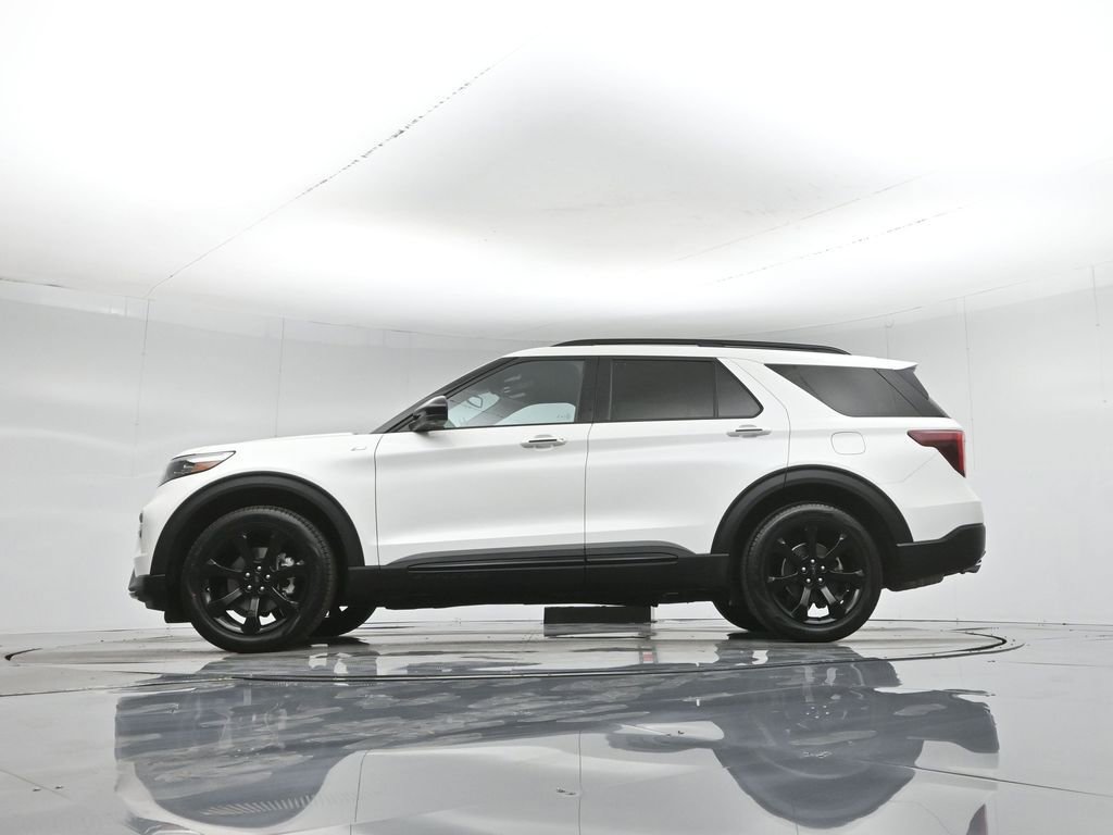 Used 2023 Ford Explorer ST-Line w/ Class IV Trailer Tow Package image 8
