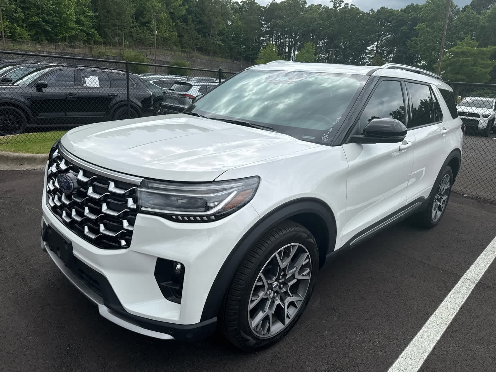 Used 2025 Ford Explorer Platinum w/ Ultimate Package AWD/4WD image 4