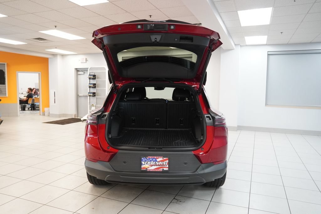 New 2026 Chevrolet Equinox EV LT w/ LPO, Blackout Package FWD image 9