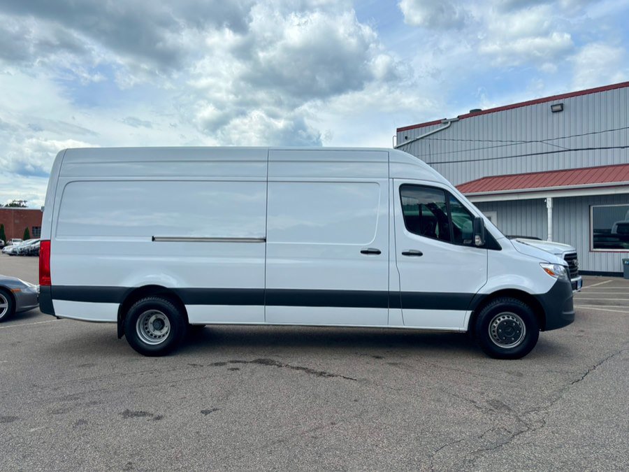 Used 2023 Mercedes-Benz Sprinter 3500 image 4