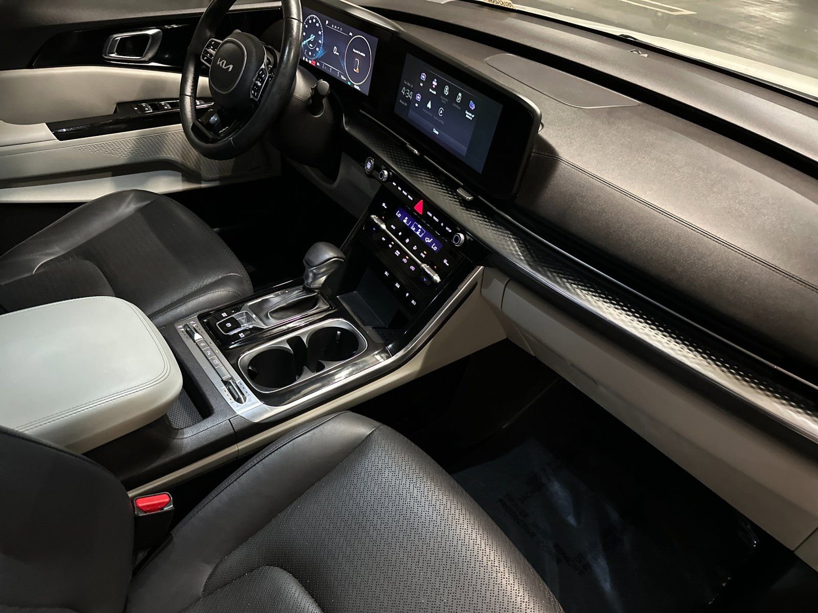 Certified 2022 Kia Carnival SX Prestige image 22