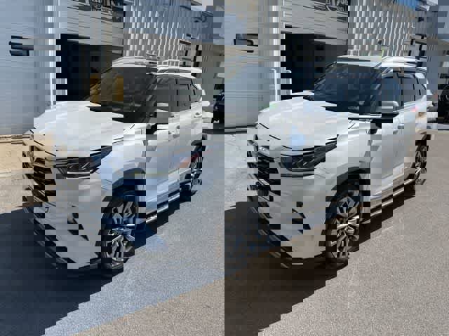 Used 2020 Toyota Highlander Platinum image 2