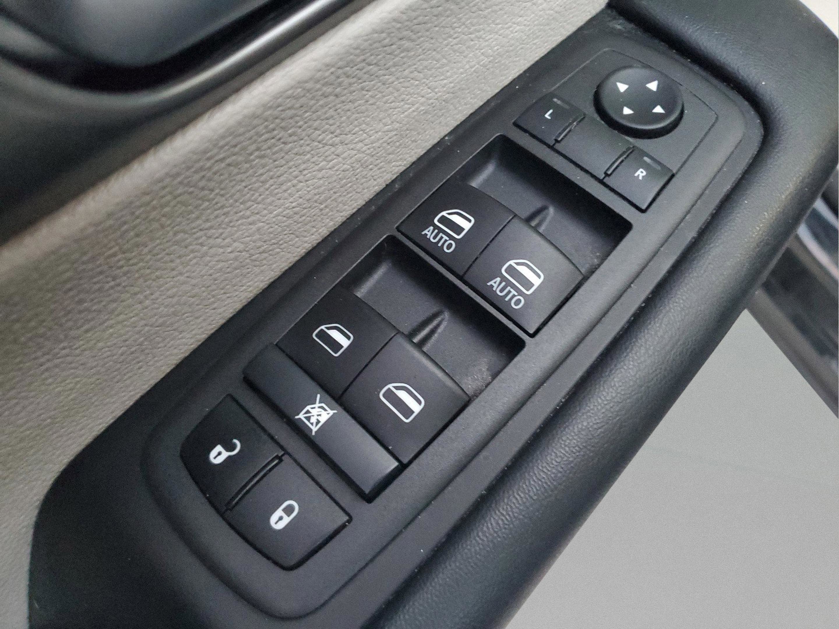 Used 2022 Chrysler Pacifica Touring-L FWD image 16