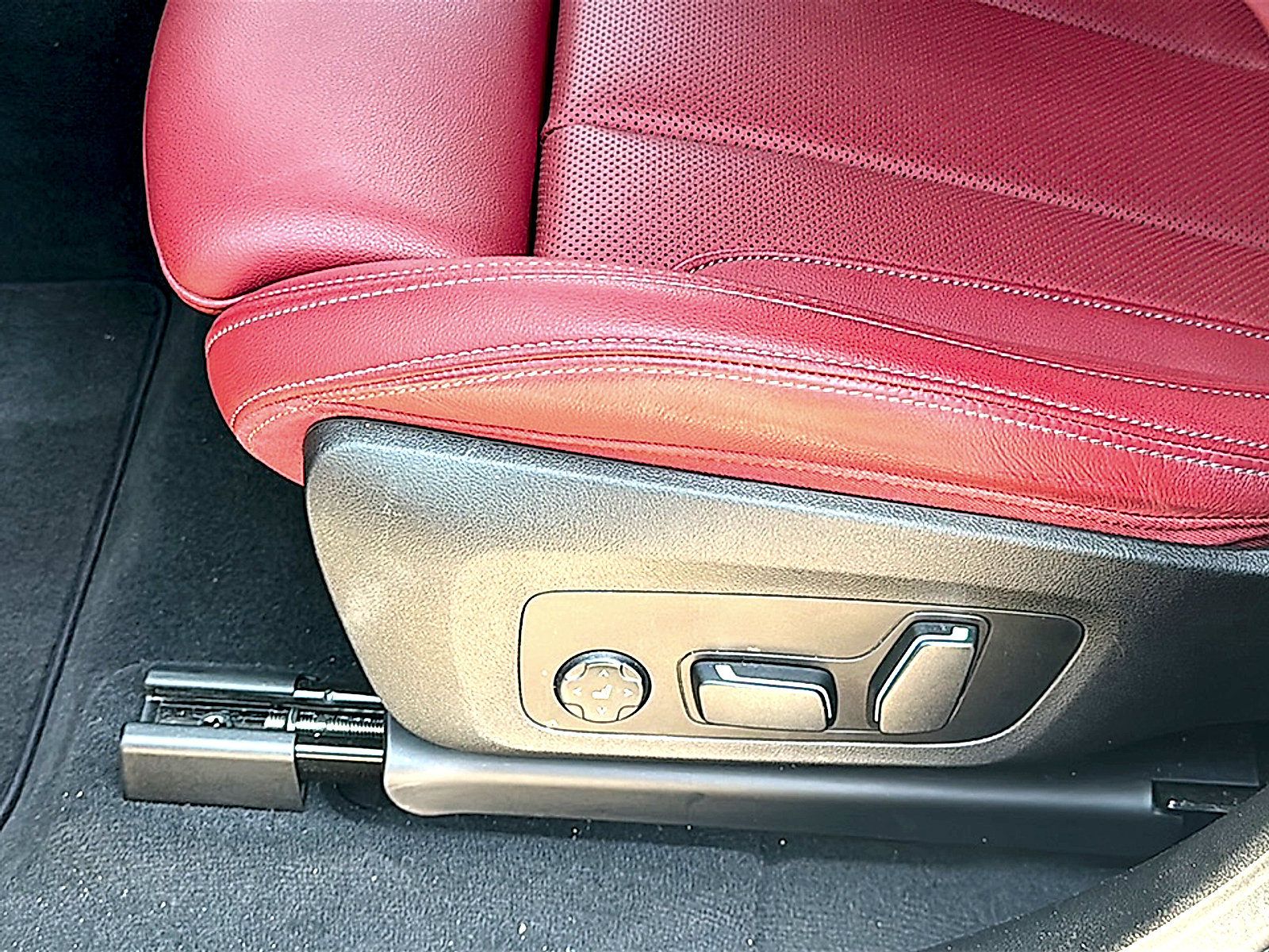 Used 2024 BMW X3 sDrive30i w/ Premium Package RWD image 8