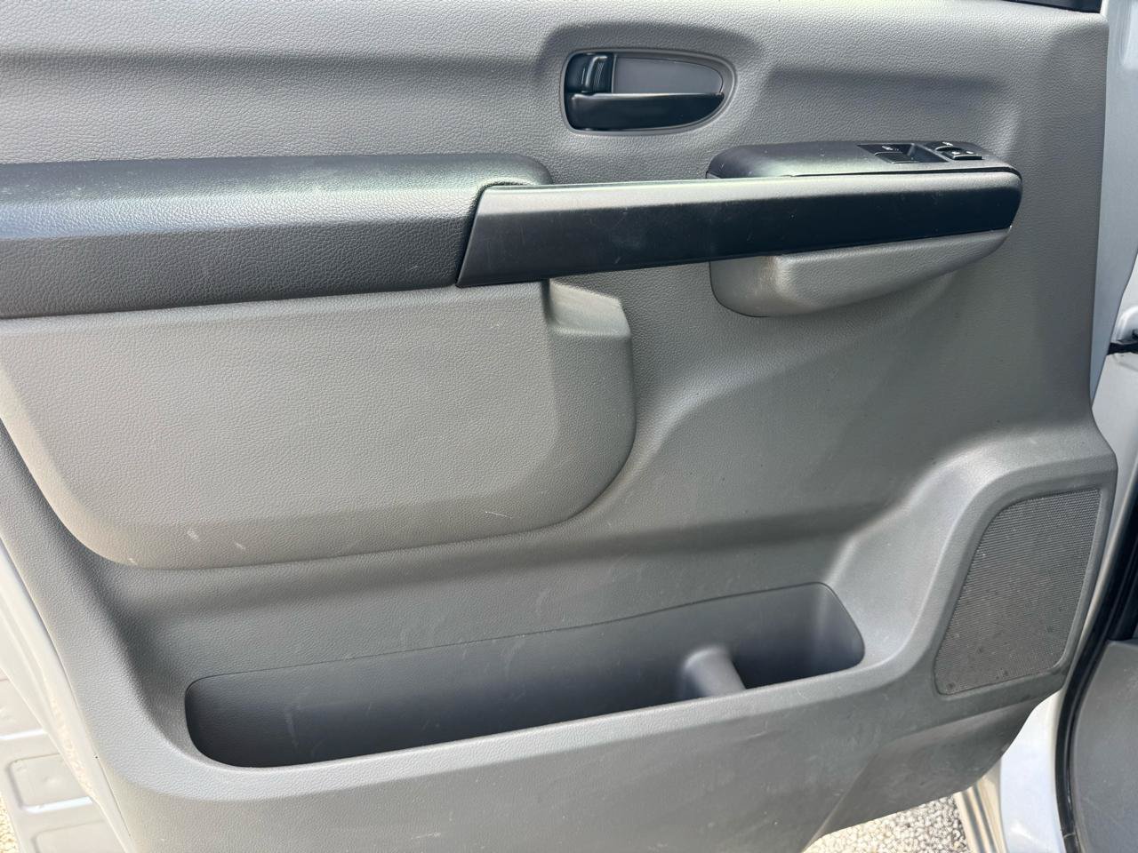 Used 2018 Nissan NV 2500 S RWD image 16