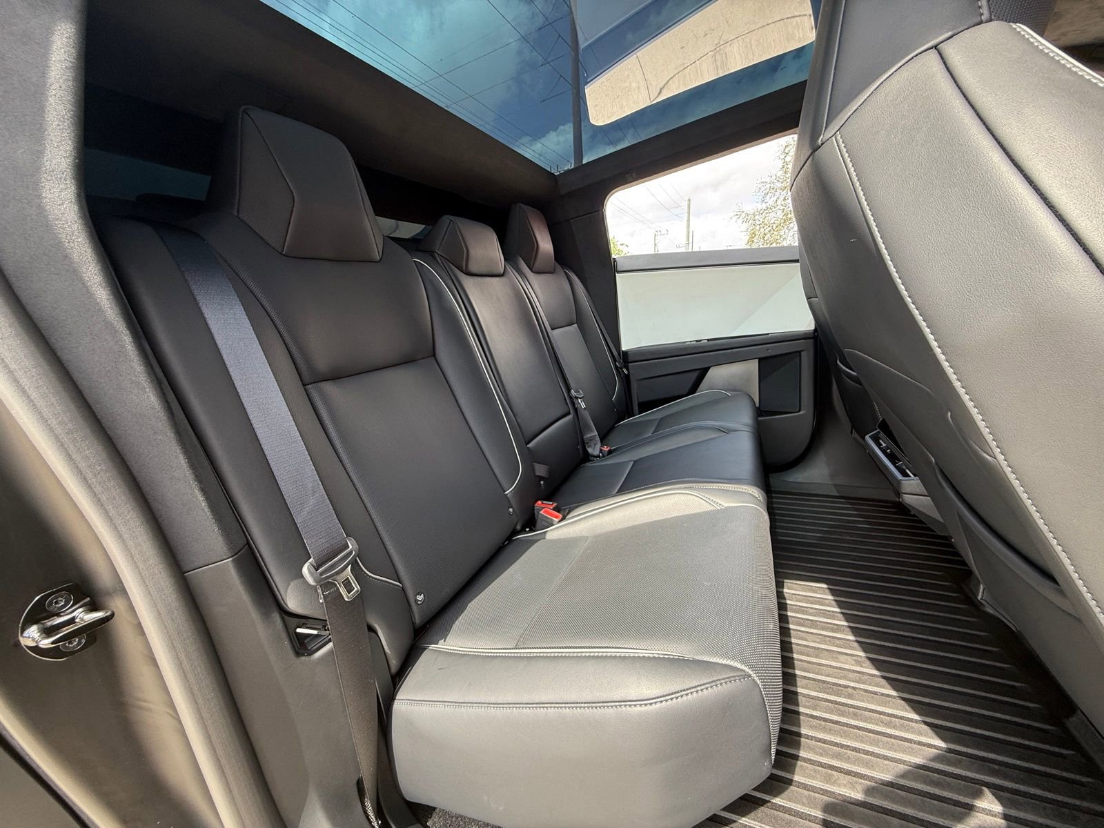 Used 2024 Tesla Cybertruck AWD Crew Cab image 20