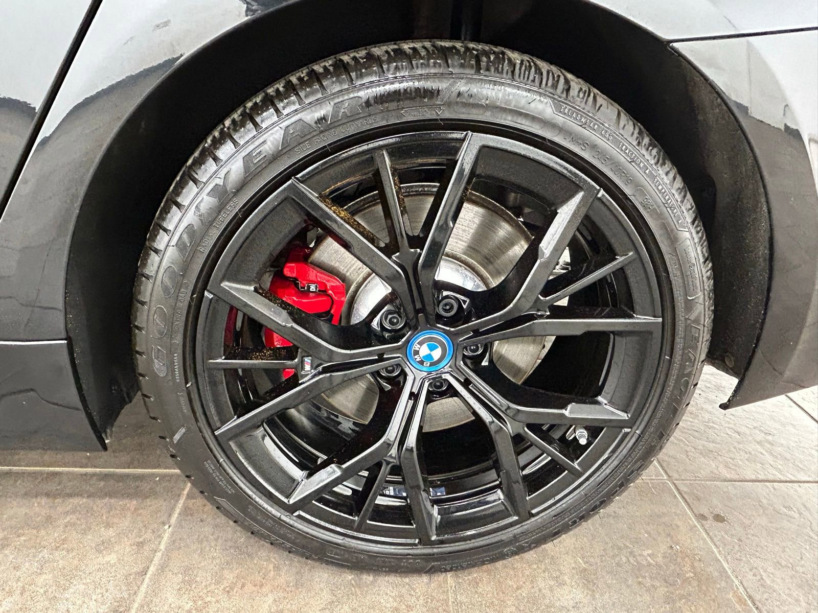 Used 2023 BMW 530e xDrive w/ Premium Package image 37