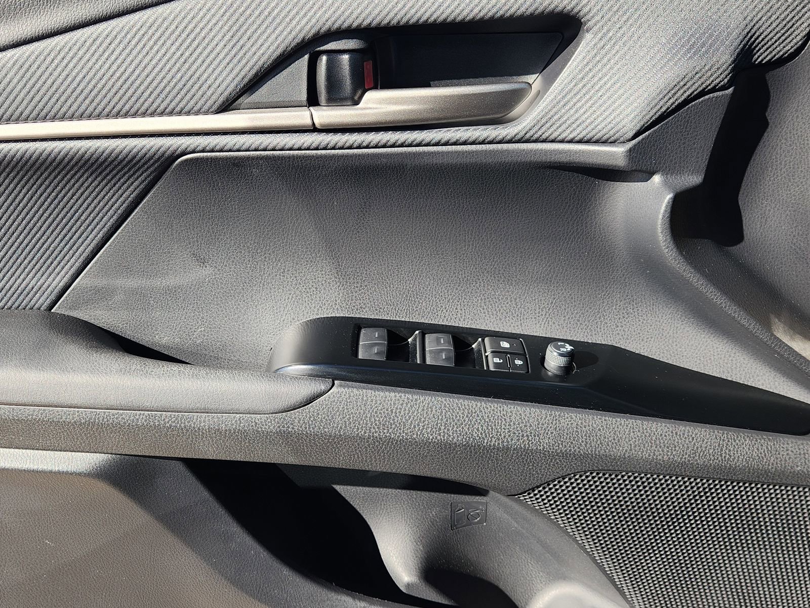 Used 2025 Toyota Camry SE w/ Convenience Package image 27