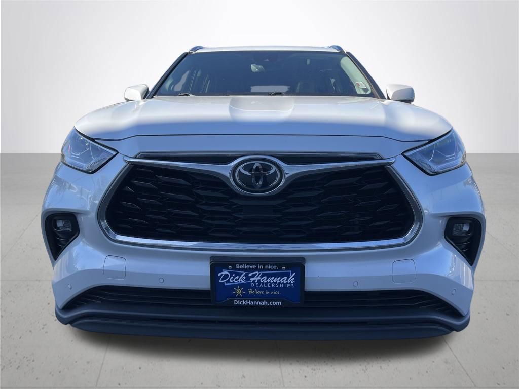 Used 2022 Toyota Highlander Limited image 3