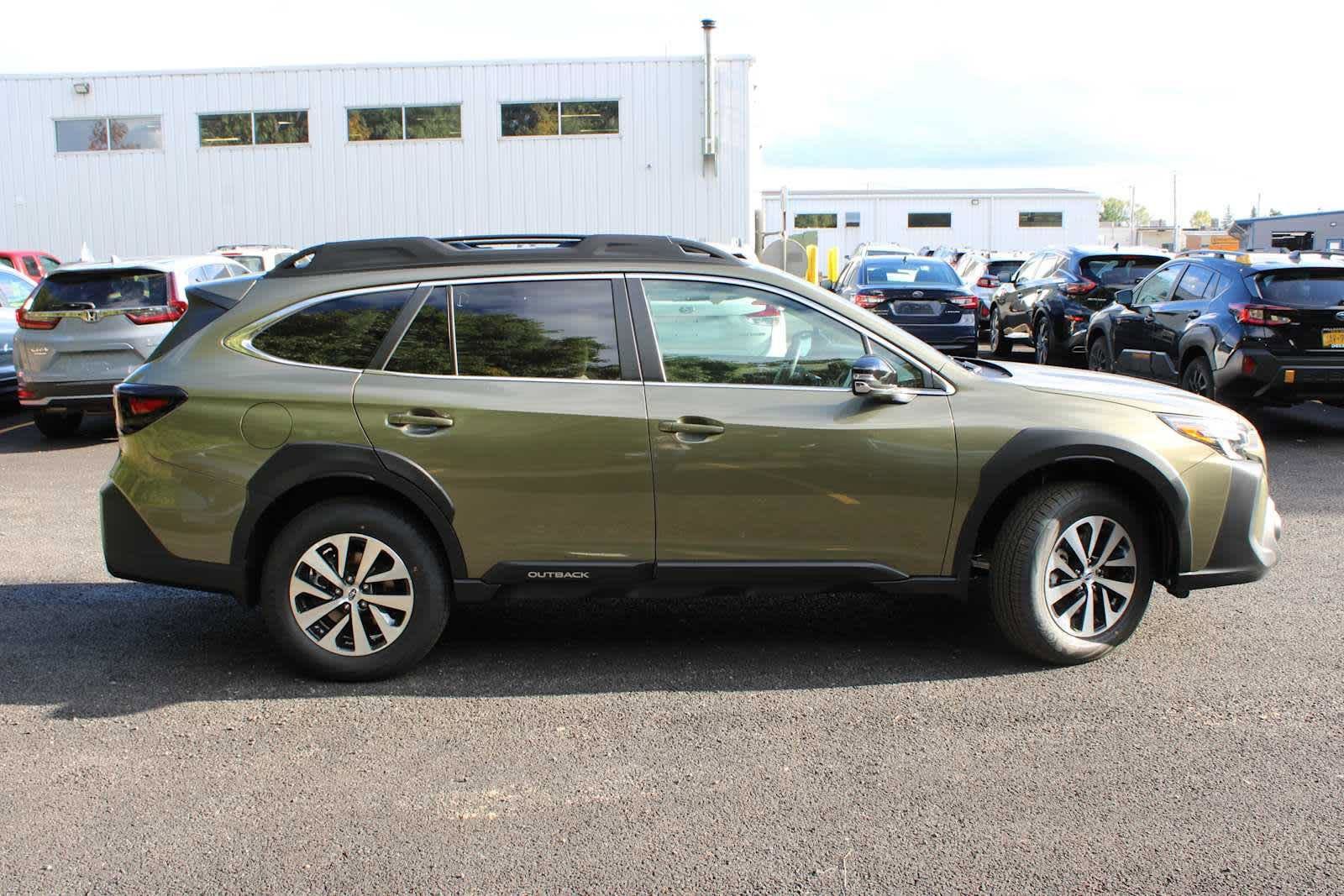 Used 2025 Subaru Outback Premium image 13